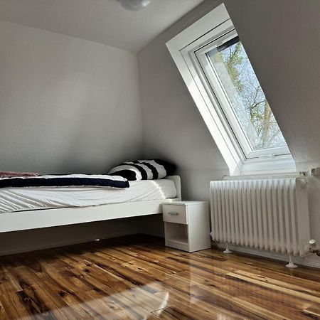 Zentral Gelegene Unterkunft In Kiel Bagian luar foto